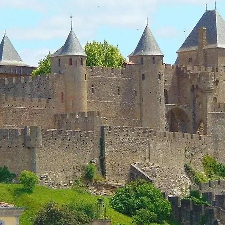 Spacieux Au Pied De La Cite Medievale Apartamento