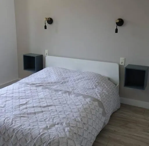 Lägenhet Spacieux Au Pied De La Cite Medievale *
